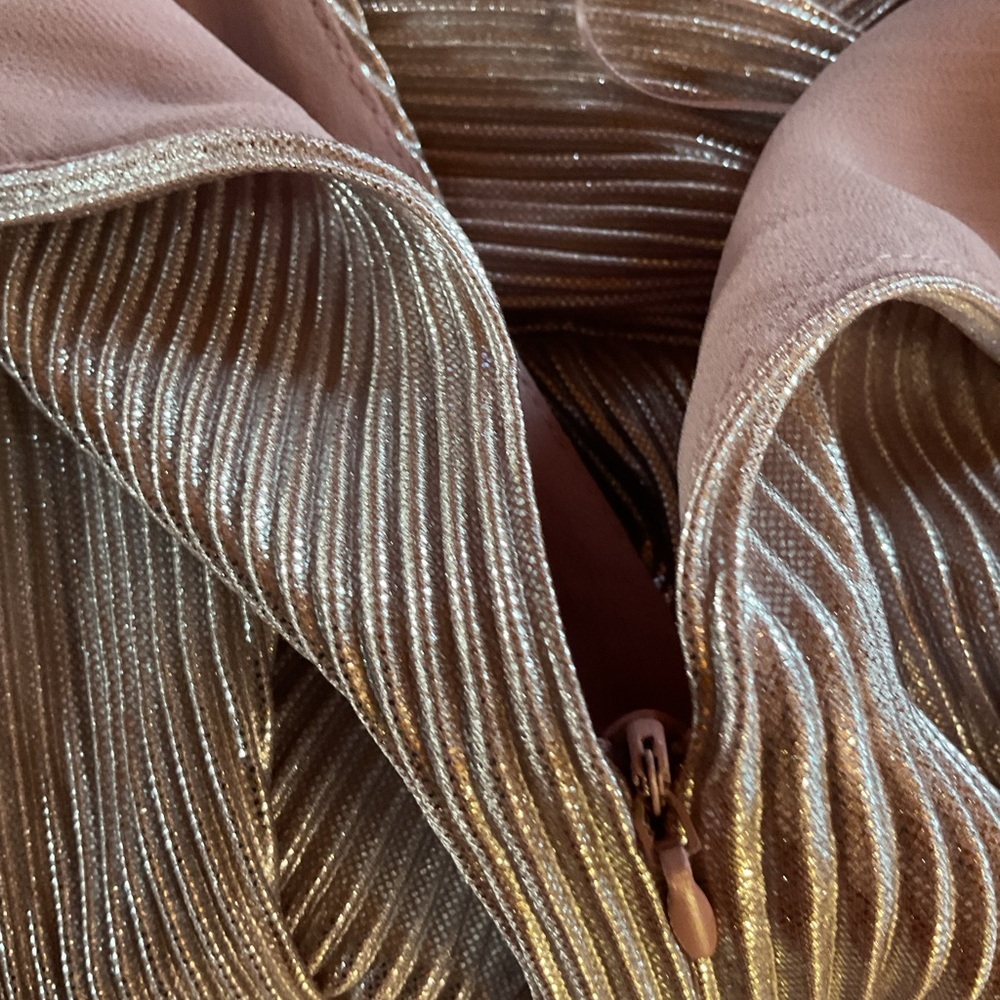 1.4.3. Story by Line Up Metallic Blush Plissé V-Neck Long Sleeve Dress - Picture 15 of 16